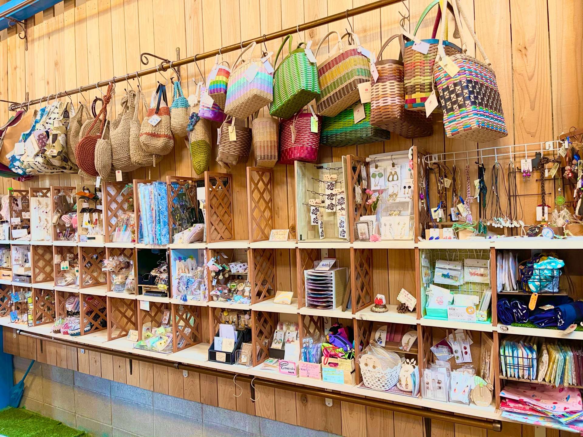 手作り雑貨を販売
